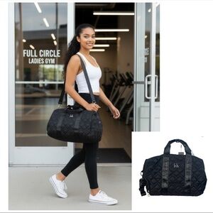 Nicole Miller Black Quilted Travel Bag gym Sturdy nylon NWT crossbody strap also